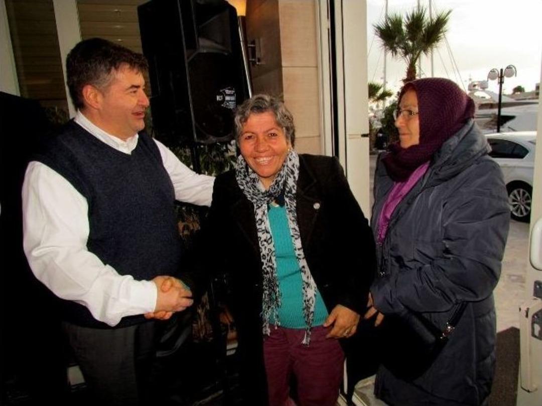 &Ccedil;eşmeli Chp&rsquo;liler Kahvaltıda Buluştu