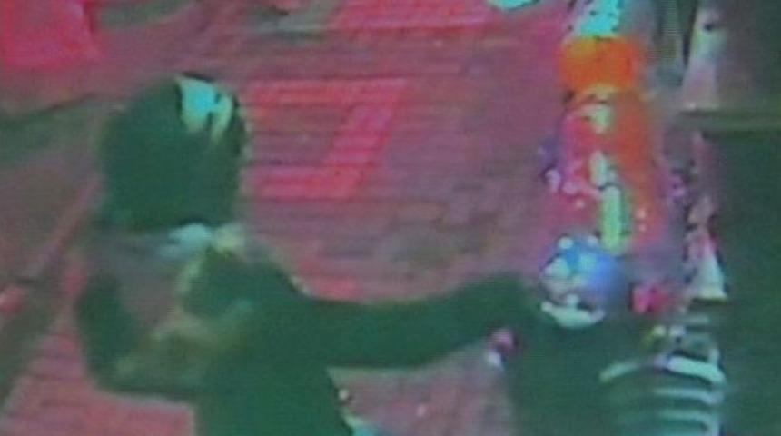 Kadın Hırsızlar G&uuml;venlik Kamerasına Yakalandı