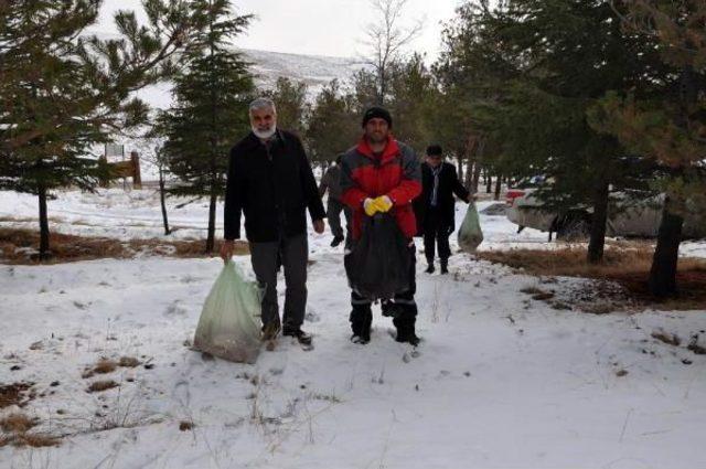 Sorgun'da Yaban Hayvanları Için Doğaya Yiyecek Bırakıldı