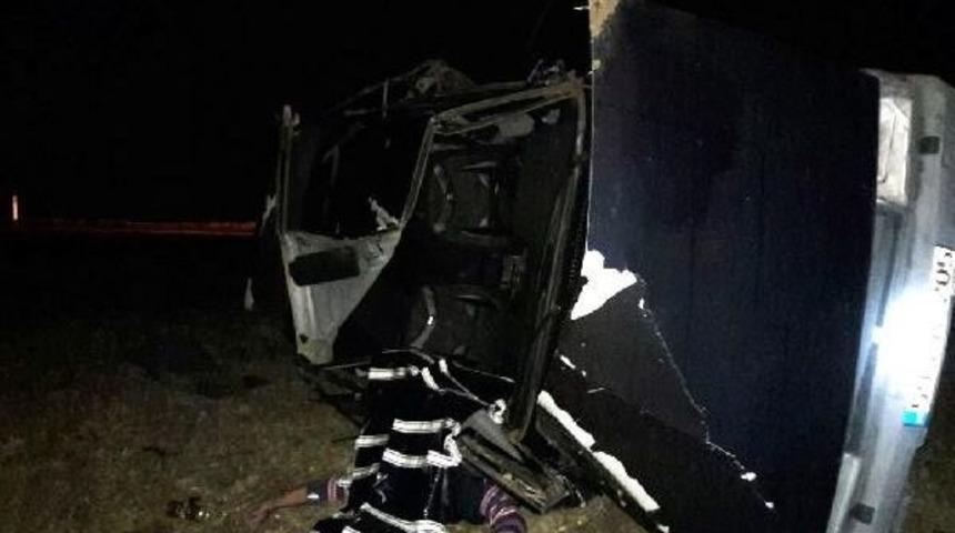 &Ccedil;orlu'da Otomobil Takla Attı, S&uuml;r&uuml;c&uuml;s&uuml; &Ouml;ld&uuml;