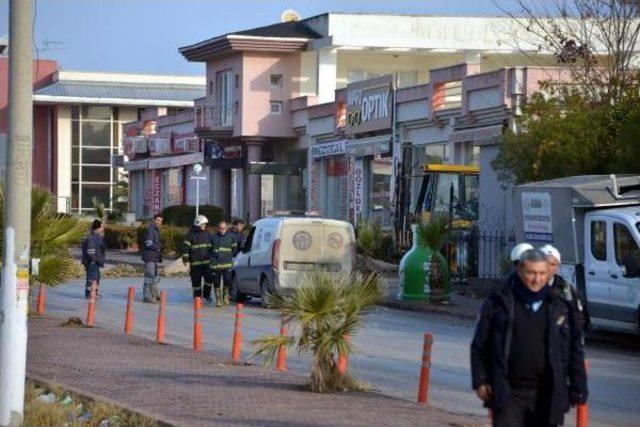 İş Makinesi Mahalle Ortasında Doğalgaz Borusunu Patlattı