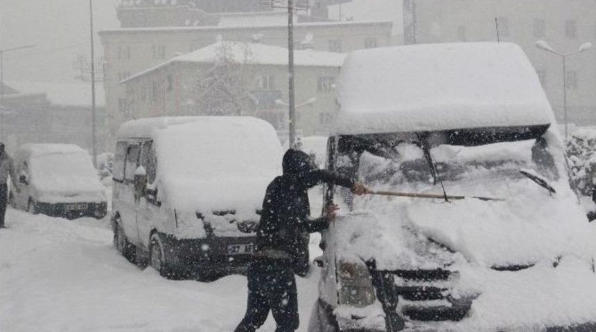 Hakkari&rsquo;de 27 K&ouml;y Ve 93 Mezra Yolu Ulaşıma Kapandı