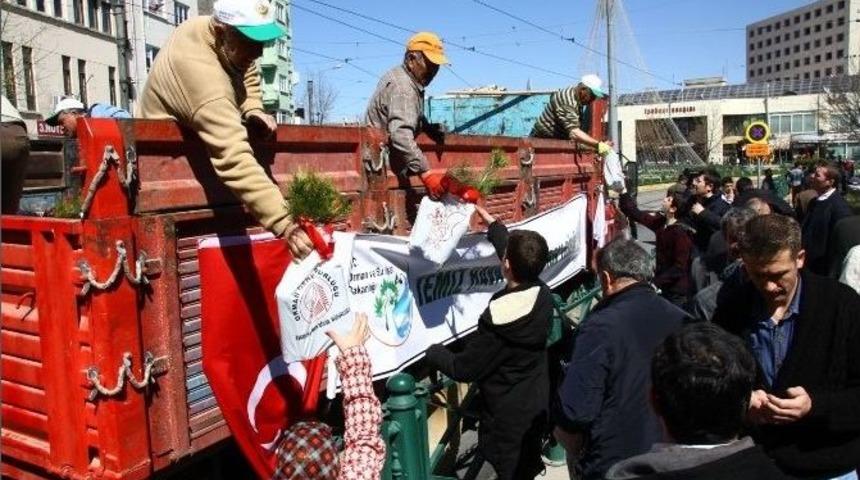 &lsquo;yeni Yıla Ağa&ccedil; Dikerek Girelim&rsquo; Kampanyası