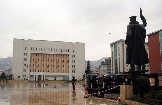 Taşınan Atatürk Anıtı Önünde İlk Etkinliği Chp Düzenledi