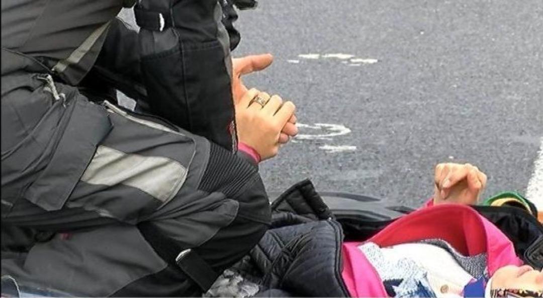 (&ouml;zel Haber) Kazada Yaralanan Eşinin Elini Bir An Olsun Bırakmadı