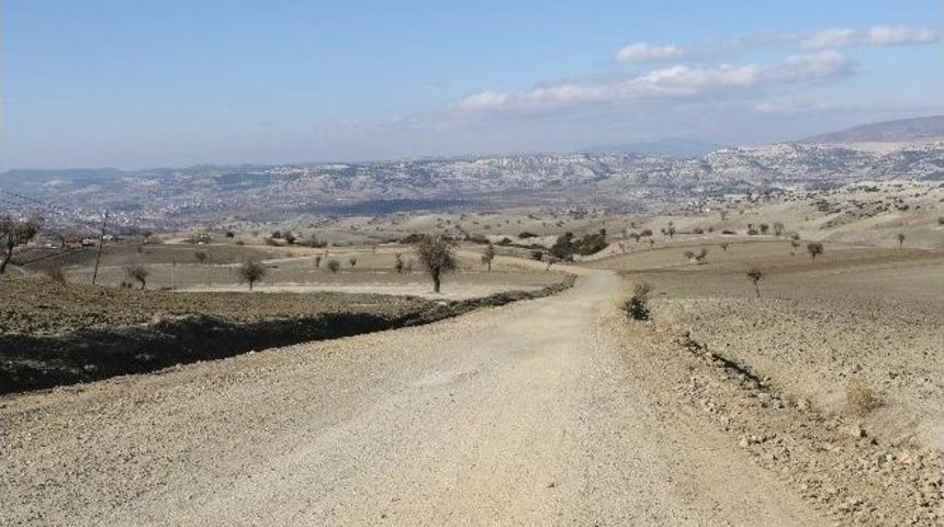 Selendi&rsquo;de Mahalle Yollarına Bakım