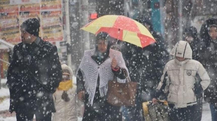 Van&rsquo;da Kar Yağışı