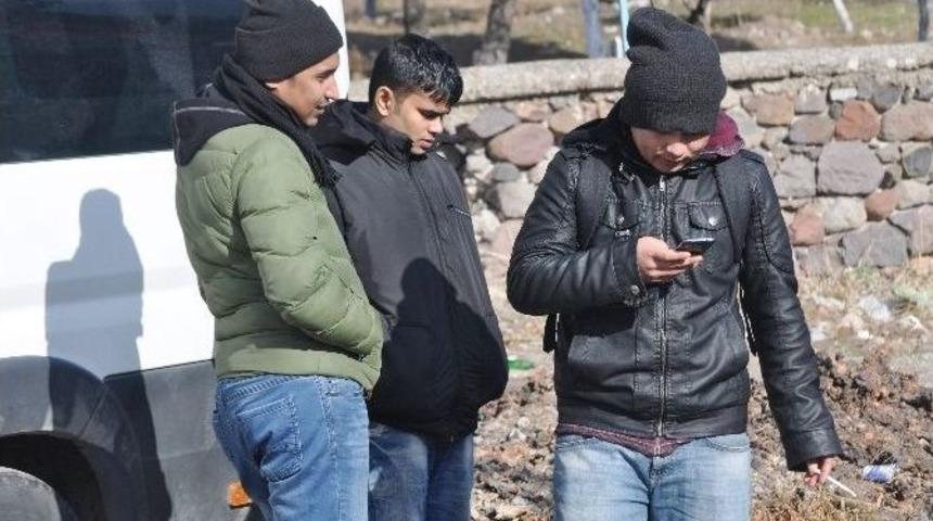 &Ccedil;anakkale&rsquo;de 44 Ka&ccedil;ak Yakalandı