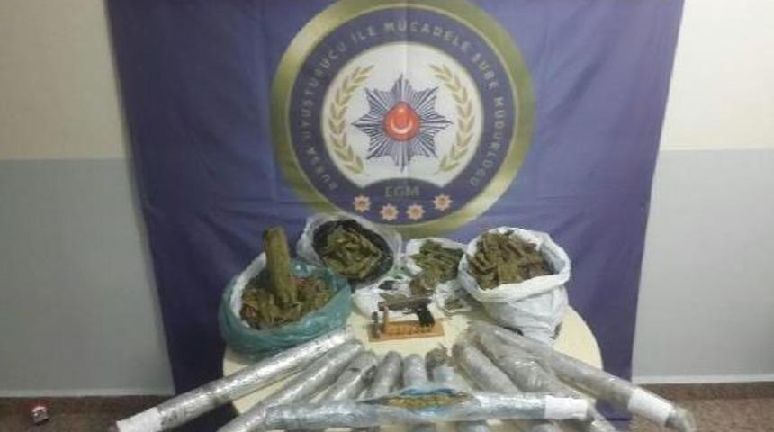 6 Su&ccedil;tan Aranan Ş&uuml;pheli, 20 Kilo Esrarla Yakalandı