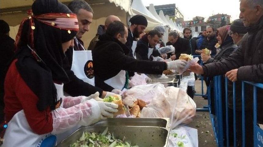 Hamsi Ve K&uuml;lt&uuml;r Festivali&rsquo;nde 4 Ton Hamsi Dağıtıldı