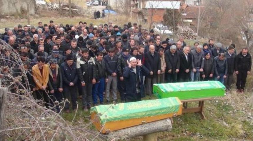 Kapısı Kilitli Evdeki Yangında &Ouml;len Berat Ve Berkay, Yanyana Toprağa Verildi