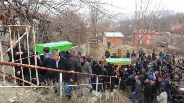 Kapısı Kilitli Evdeki Yangında Ölen Berat Ve Berkay, Yanyana Toprağa Verildi