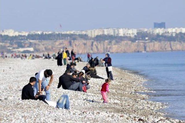 Antalya'da Aralıkta Deniz Keyfi