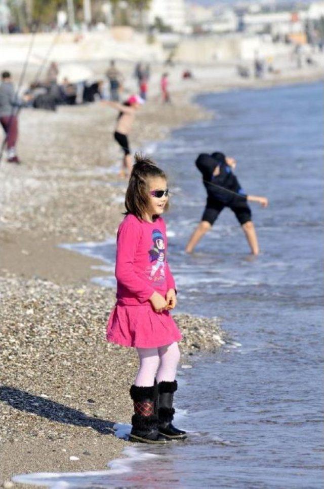 Antalya'da Aralıkta Deniz Keyfi