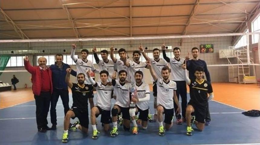 İn&ouml;n&uuml; &Uuml;niversitesi Voleybol Takımı 1.lige Y&uuml;kseldi