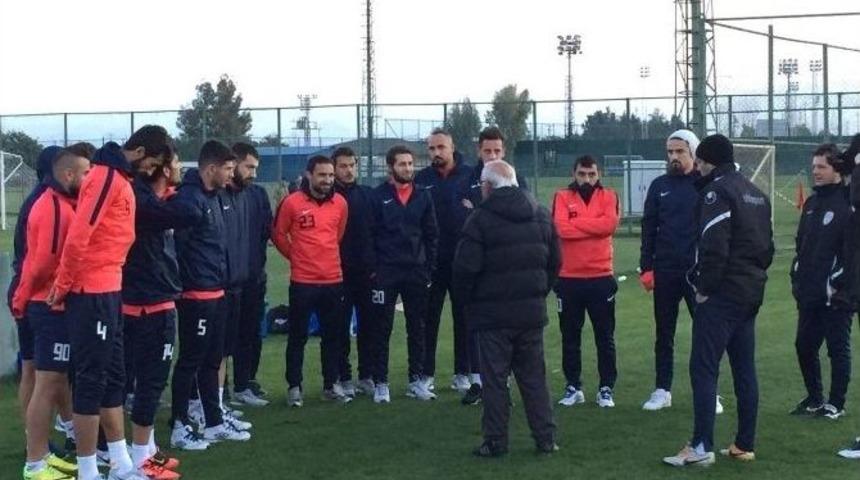 Yeşilyurt Belediyespor&rsquo;da Antalya Kampı S&uuml;r&uuml;yor