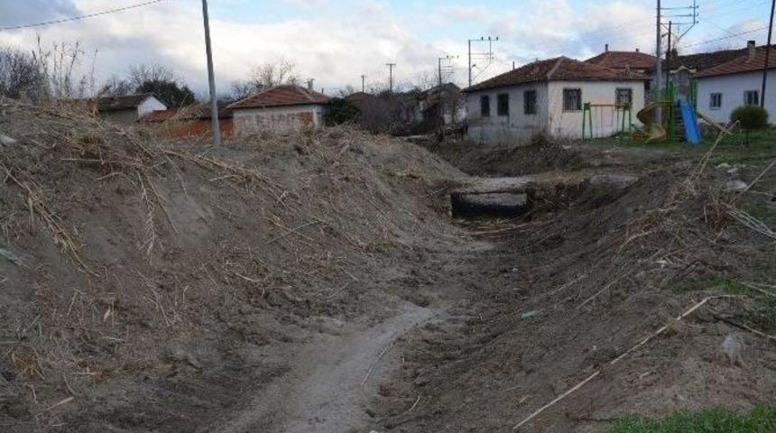 Erdelli Ve Derek&ouml;y Dereleri Temizlendi