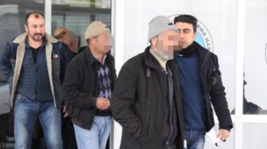 Dolandırıcılık Su&ccedil;undan Aranan Kardeşler Yolcu Otob&uuml;s&uuml;nde Yakalandı