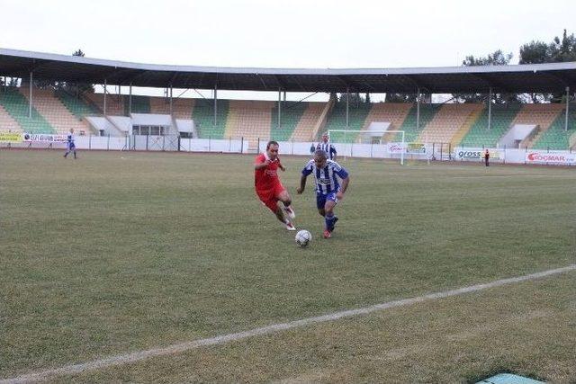 Adıyaman’da Şehitlere Saygı Maçı Düzenlendi