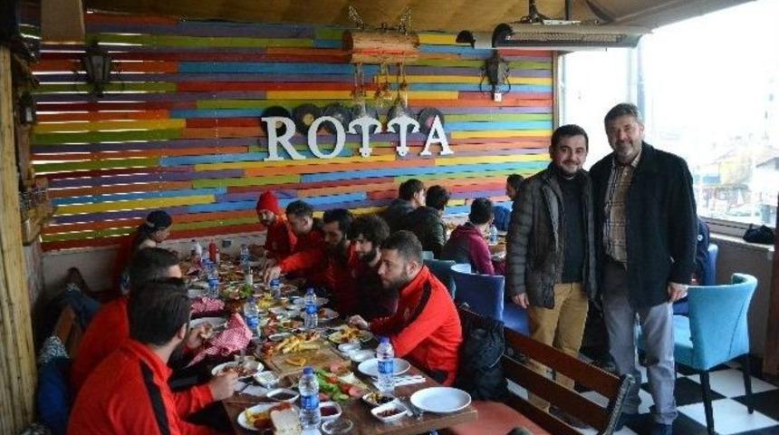 Bilecikspor Oyuncular Ma&ccedil; &Ouml;ncesi Kahvaltıda Buluştu
