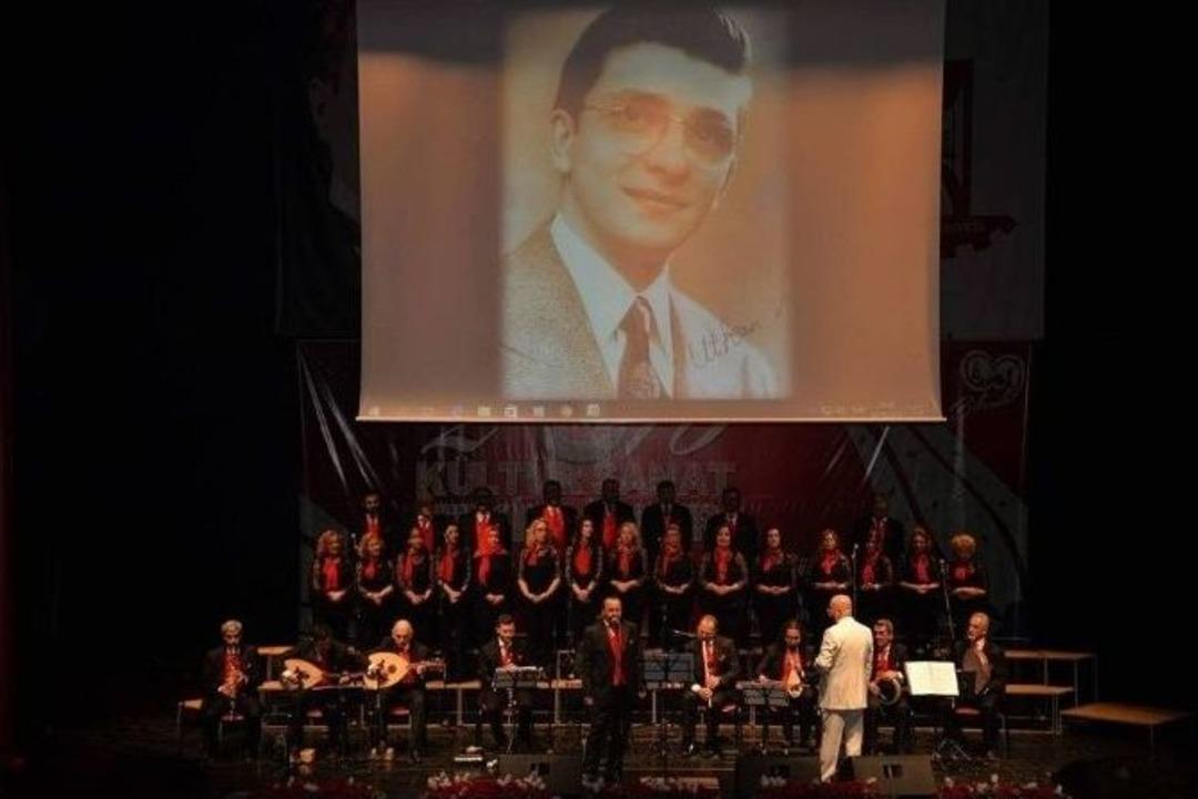 Sanat G&uuml;neşi Zeki M&uuml;ren, &Ouml;l&uuml;m&uuml;n&uuml;n 20. Yılında Bilecik&rsquo;te Şarkılarla Anıldı