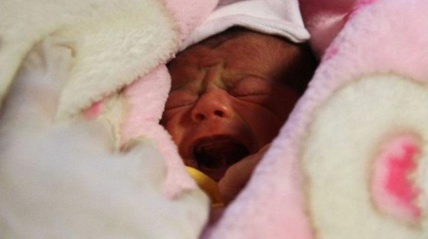 Fethiye&rsquo;de Sahil Kenarında Bırakılmış Kız Bebek Bulundu