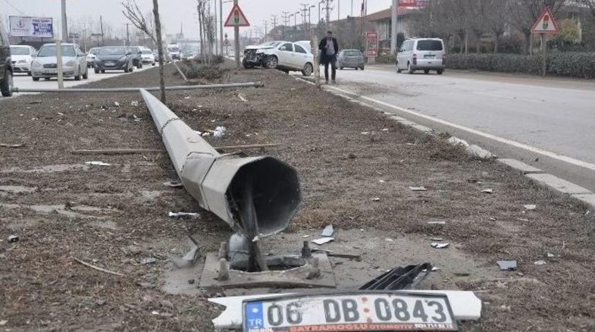 Bu Kazayı Burnu Kanamadan Atlattı