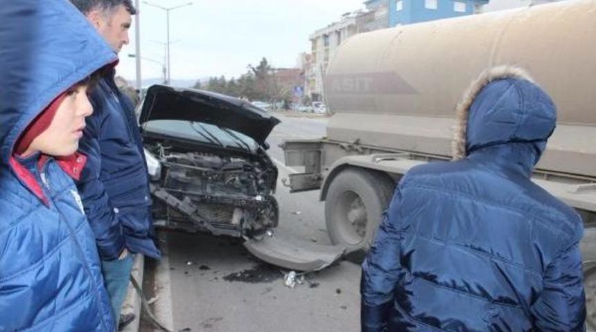Asit Tankeri Otomobile &Ccedil;arptı