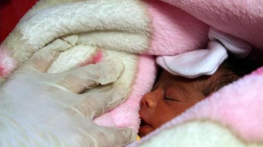 Sahilde Terk Edilen Yeni Doğmuş Bebeğe 'melek' Ismi Verildi