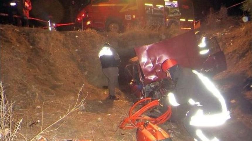 Denizli&rsquo;de Otomobil K&ouml;pr&uuml;den U&ccedil;tu: 1 &Ouml;l&uuml;, 1 Yaralı