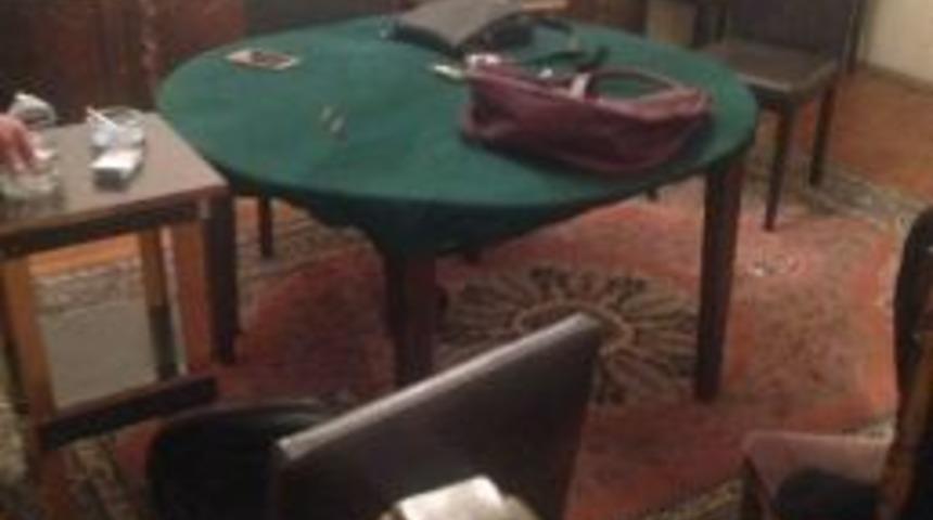 Evini Kumarhaneye &Ccedil;eviren Kadın 4 M&uuml;şterisiyle Yakalandı