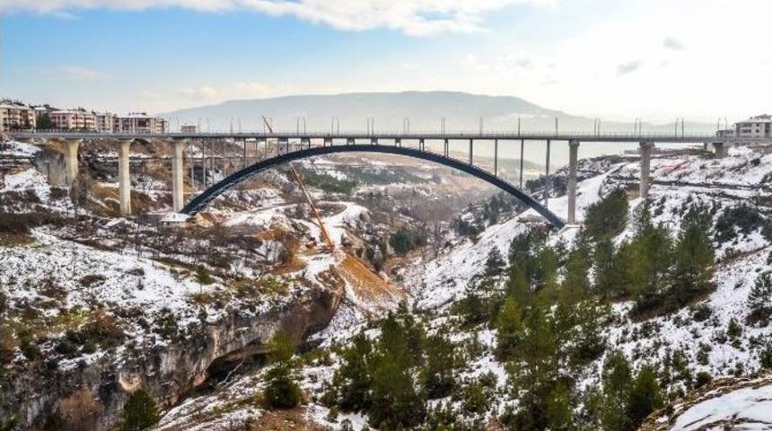 Kanyon K&ouml;pr&uuml;&rsquo;de Son R&ouml;tuşlar