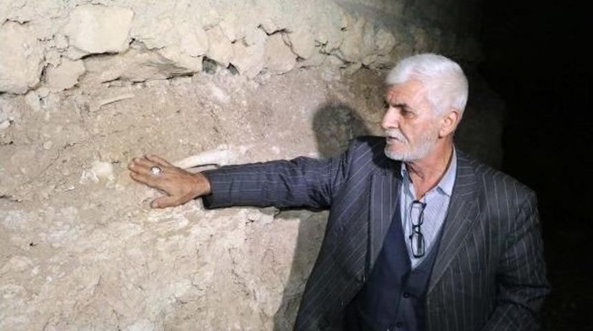 Kep&ccedil;enin &Ccedil;alışması T&uuml;rbedeki Kemikleri &Ccedil;ıkardı