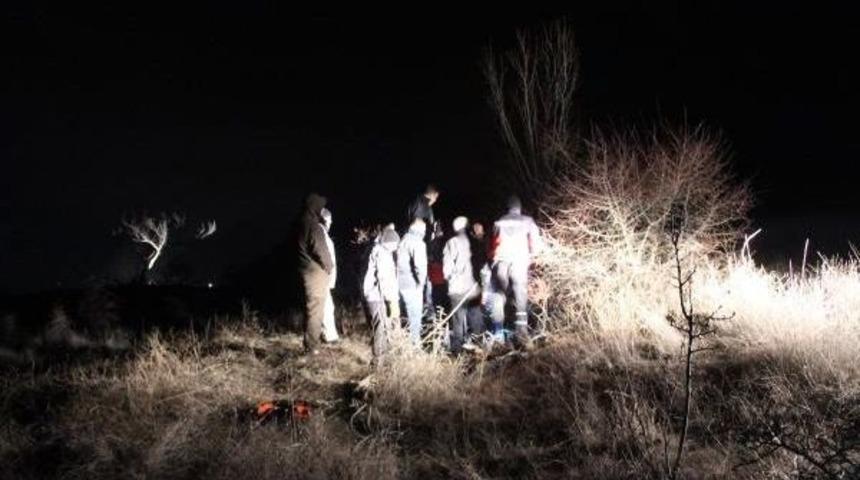 Kuyuya D&uuml;şen Kediyi Avcı K&ouml;peği Fark Etti