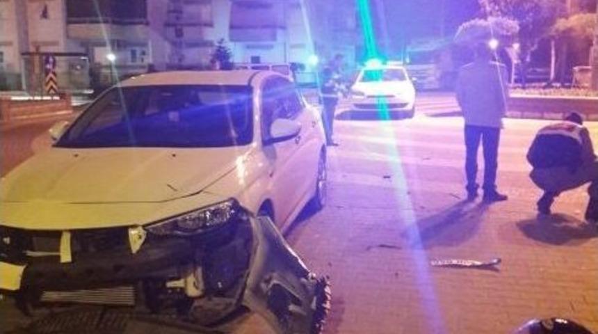 Motosikletten Beton Zemine Çakıldılar