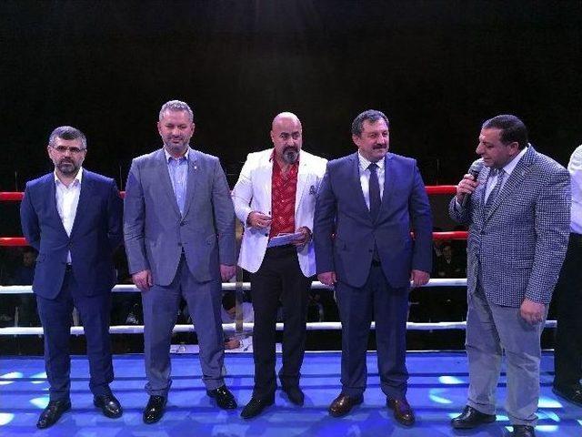 Kick Boks’un Yıldızları Sultanbeyli’de Ringe Çıktı