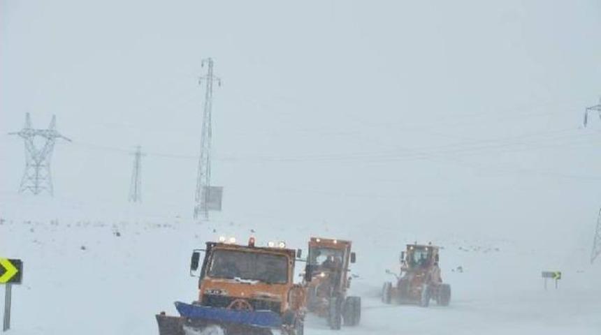 Doğu'da Karla Yoğun Mücadele
