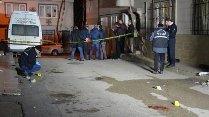 Bursa'da Iki Genç Kendilerine Uyuşturucu Sattırdığını Iddia Ettikleri Kişiyi Öldürdü