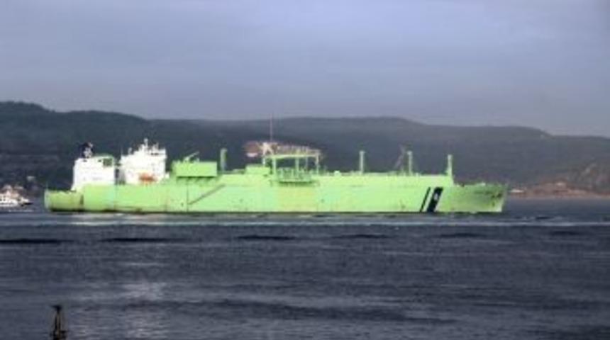 Doğalgaz Tankeri Boğazı Kapattı