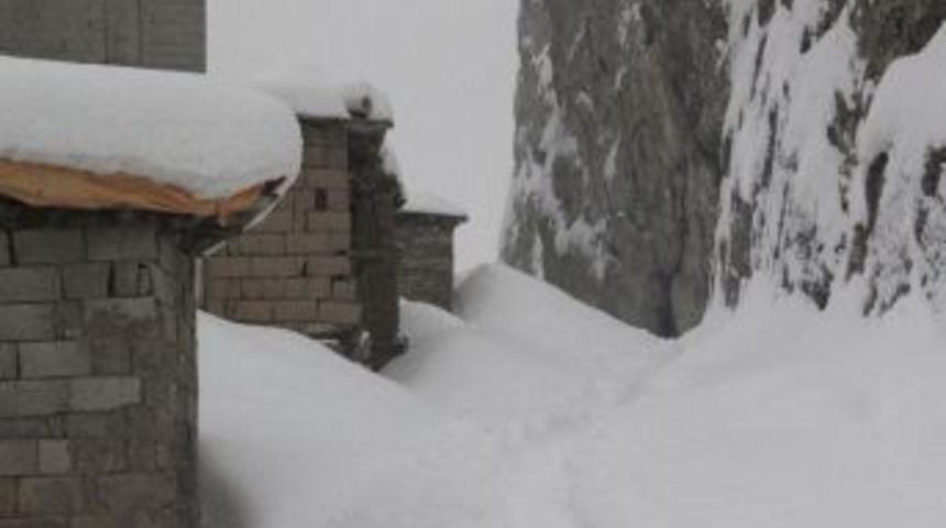 Hakkari&rsquo;de 43 K&ouml;y, 114 Mezra Yolu Kapandı