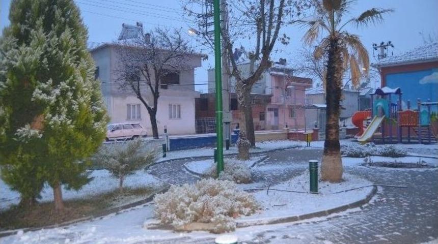 Selendi&rsquo;ye İlk Kar Yağdı