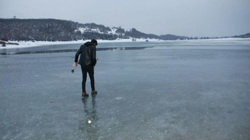 Tokat’ta Gölet Buz Tuttu