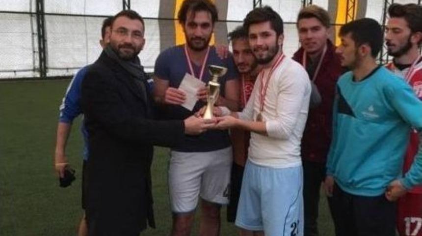 Burhaniye&rsquo; De Okullar Arası Halı Saha Turnuvası D&uuml;zenlendi