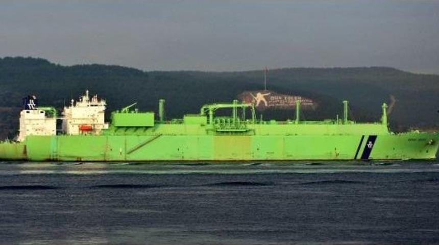 Doğalgaz Tankeri &Ccedil;anakkale Boğazını Kapattı