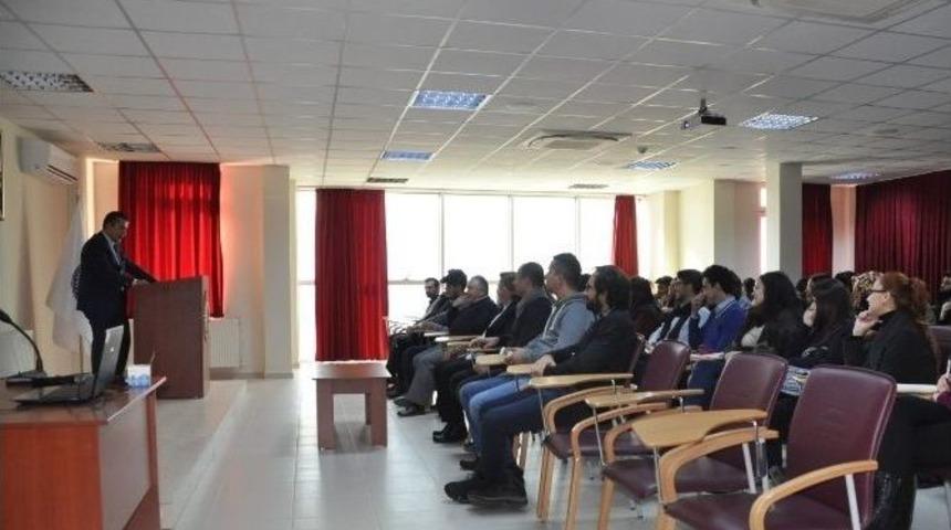 Genel Sekreter Aksoy, Siyasal Bilgiler Fak&uuml;ltesinde Sunum Yaptı