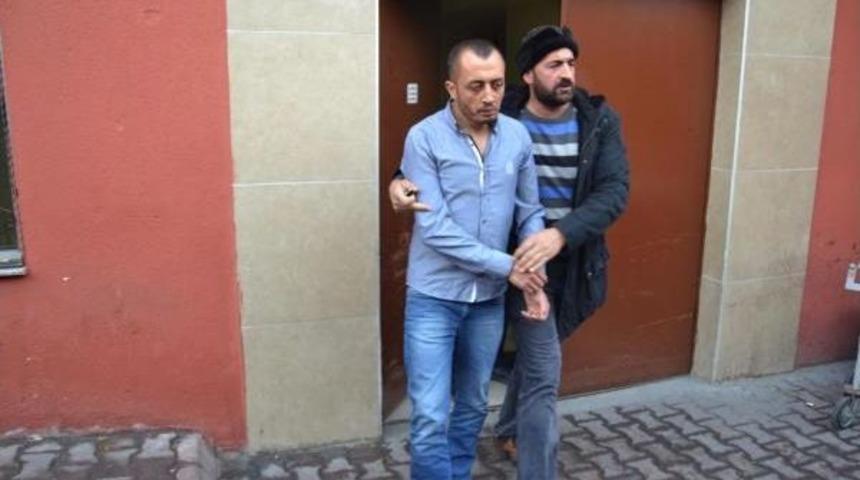 Uyuşturucu Bağımlısı, Tartıştığı Babasını &Ouml;ld&uuml;rd&uuml;