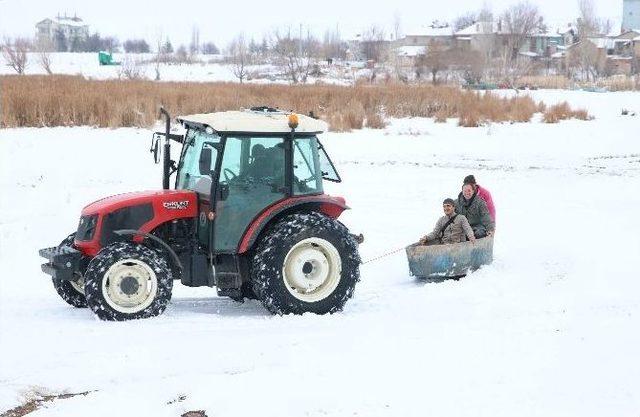 Balıkçıların Traktörlü Kayak Keyfi