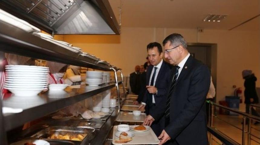 Tbmm Başkanlık Divanı &Uuml;yesi &Ouml;mer Serdar Gt&uuml;&rsquo;de Gen&ccedil;lerle Buluştu