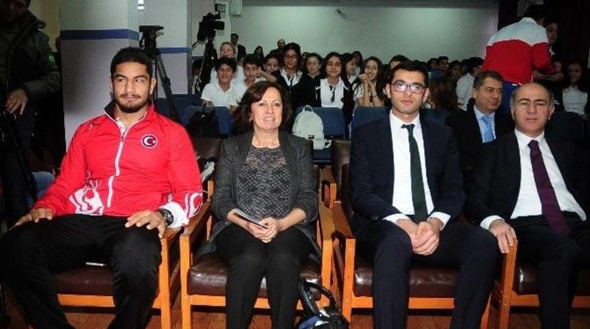 Taha Akg&uuml;l&rsquo;den &Ouml;ğrencilere Jest