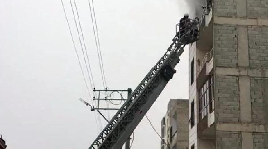 Şanlıurfa'da Yangında Mahsur Kalan 5 Kişi Kurtarıldı